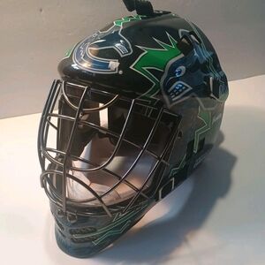 Franklin Sports VANCOUVER CANUCKS GFM100 NHL Hockey Goalie Mask NWOT